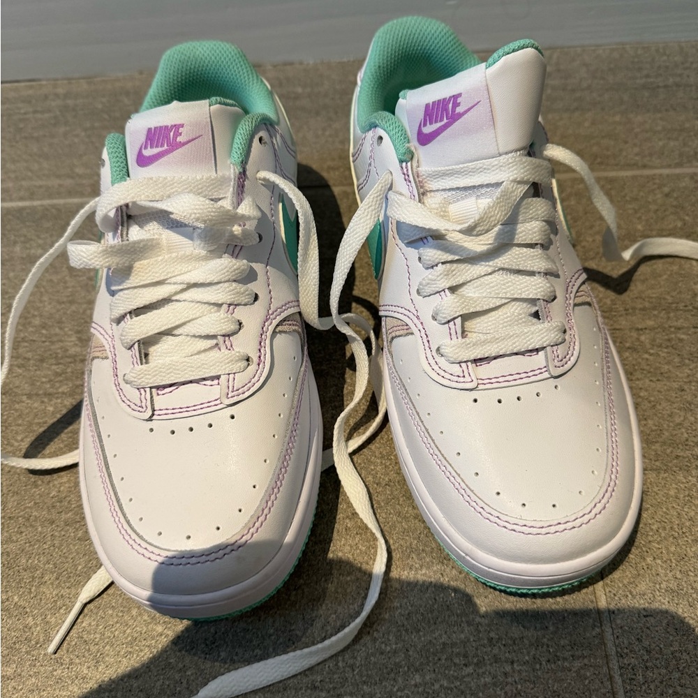 Brand NEW Nike sneakers size 6